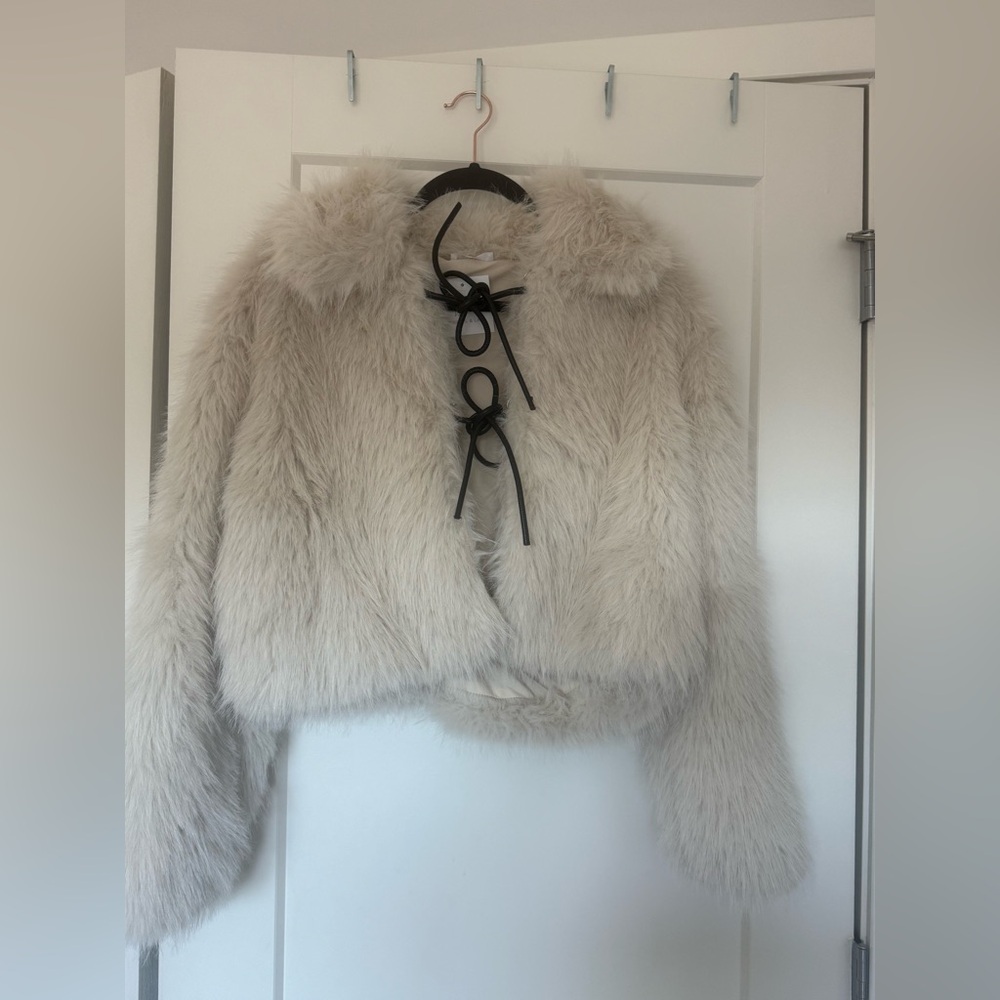 Cropped Cream Faux Fur Jacket